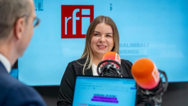 Alexandra Molodoi fondatoarea Asigurari Creative la Ora de Risc pe RFI Romania